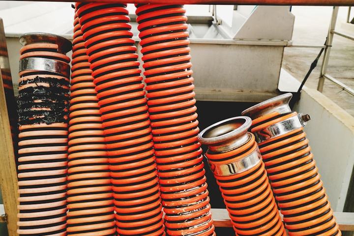 Industrial suction and discharge hose — 시안용 임시 사진