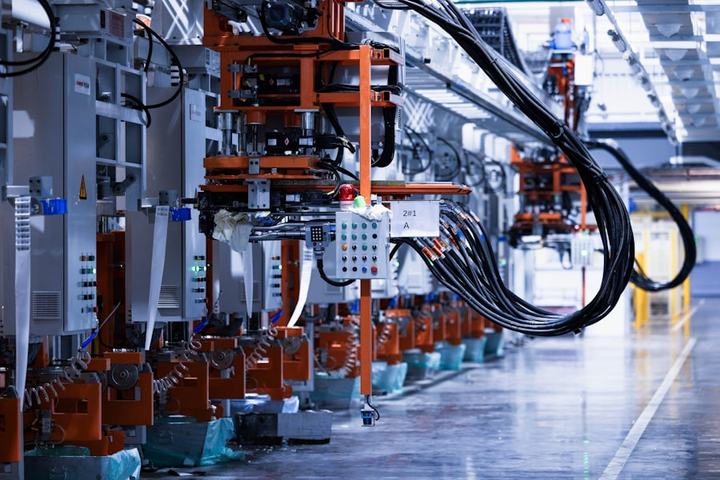 Automotive assembly line hose routing — 시안용 임시 사진