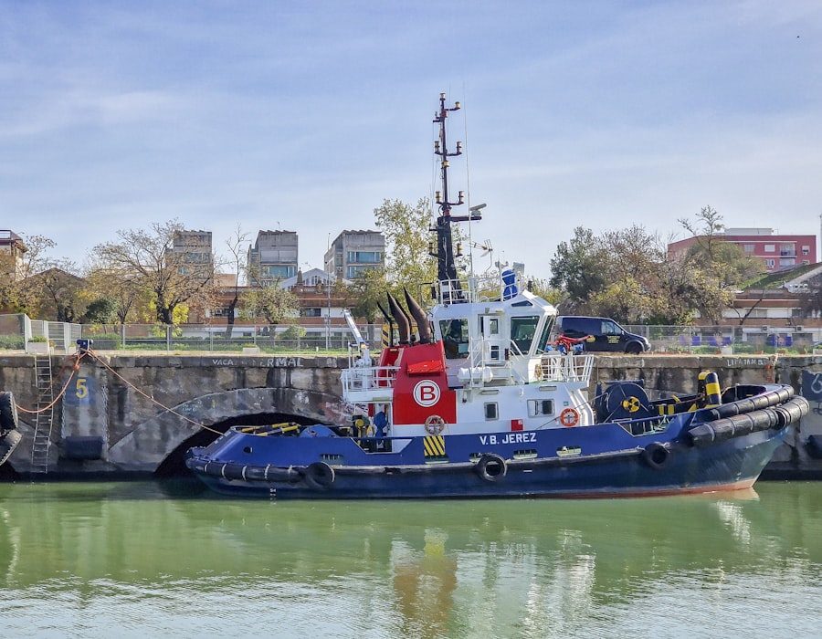 Berthed vessel with rubber fenders — 시안용 임시 사진
